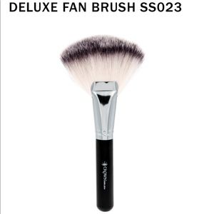 Crown deluxe jumbo kabuki fan